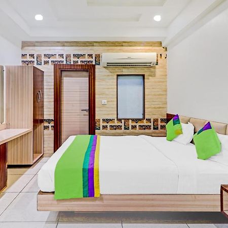 Treebo Taj Dream Hotel Агра Екстериор снимка