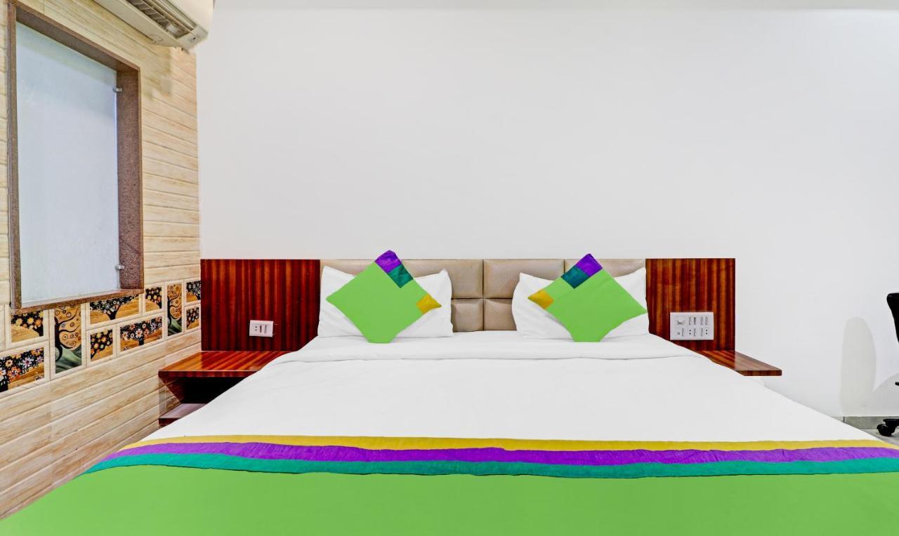 Treebo Taj Dream Hotel Агра Екстериор снимка