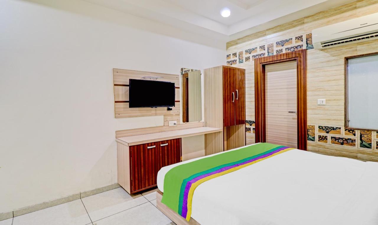 Treebo Taj Dream Hotel Агра Екстериор снимка