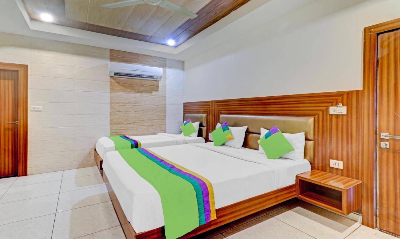 Treebo Taj Dream Hotel Агра Екстериор снимка