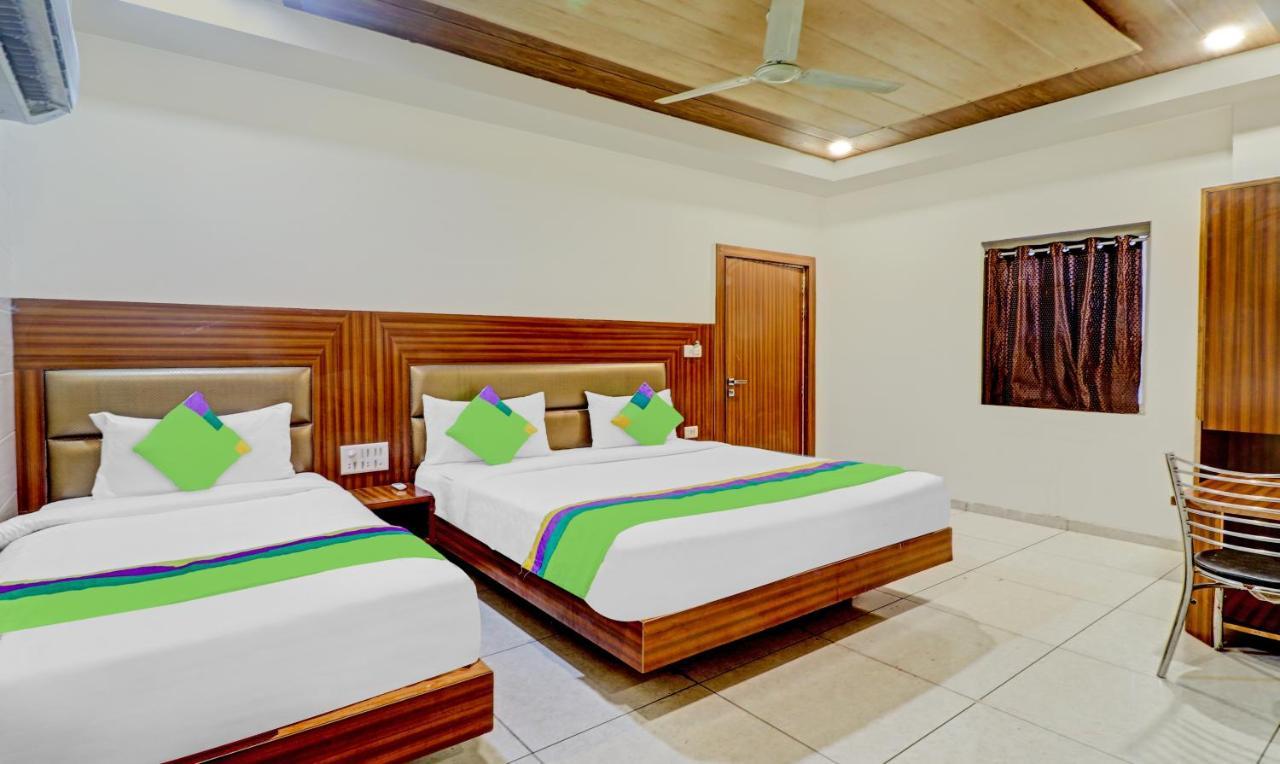 Treebo Taj Dream Hotel Агра Екстериор снимка