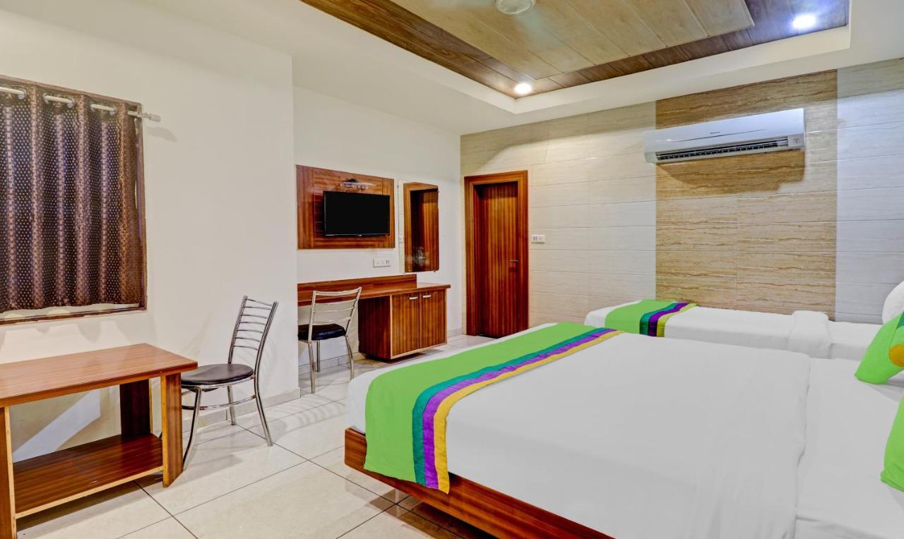 Treebo Taj Dream Hotel Агра Екстериор снимка